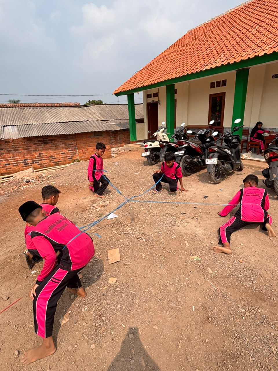 Seru, Kompak, dan Penuh Tawa! Semarak Lomba Agustusan Al-Amin Libatkan Santri hingga Orang Tua